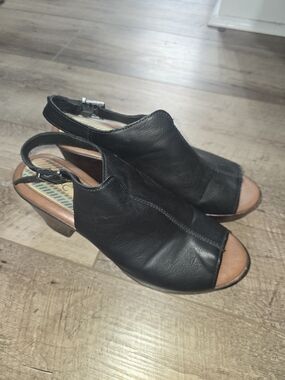 b.o.c. Black Open-Toe Slingback Leather Heels
